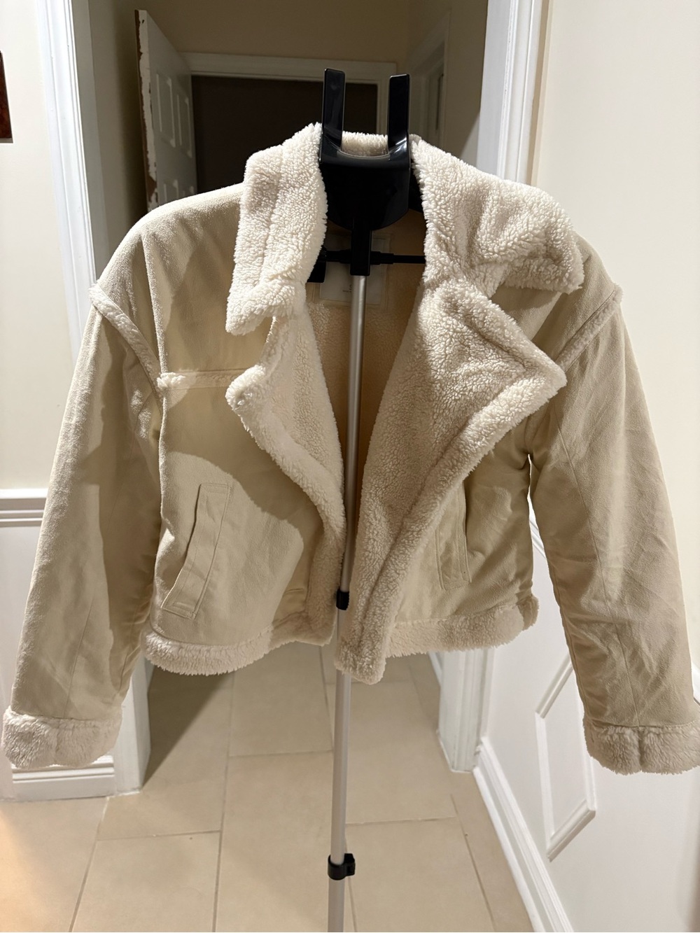 NWOT Hollister Womens Cropped Jacket Small S Ivory Cream Cozy Fleece faux fur